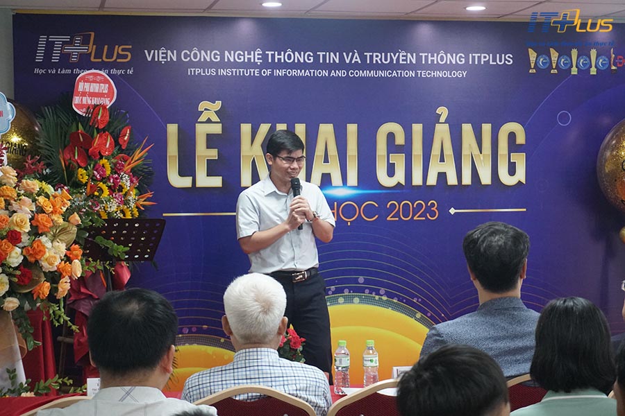 le khai giang 2023