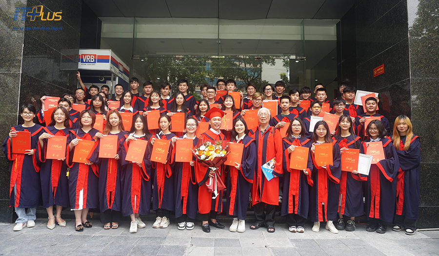 LỄ TỐT NGHIỆP HỌC VI&Ecirc;N KH&Oacute;A 2020 - 2022