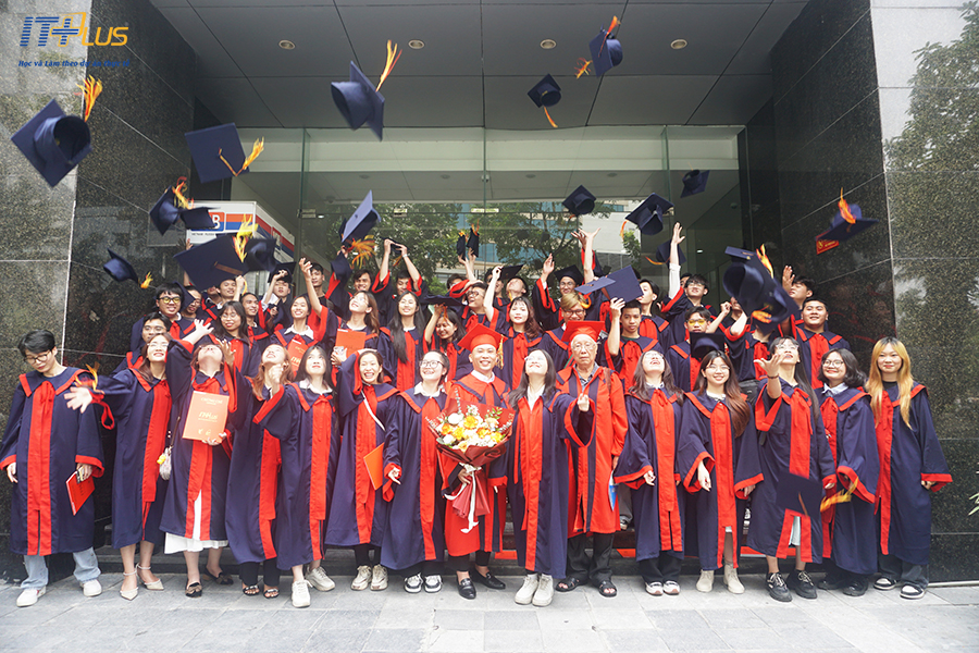 Lễ tốt nghiệp kho&aacute; 2020 - 2022