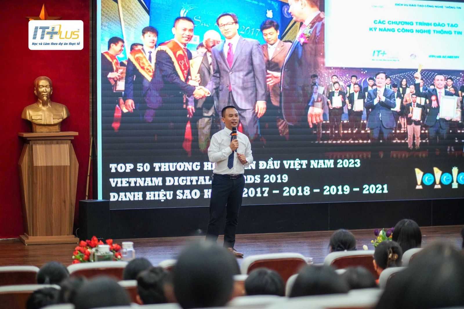  &Ocirc;ng Ho&agrave;ng Văn Thắng chia sẻ về lịch sử v&agrave; ph&aacute;t triển của Viện C&ocirc;ng nghệ Th&ocirc;ng tin v&agrave; Truyền th&ocirc;ng ITPlus