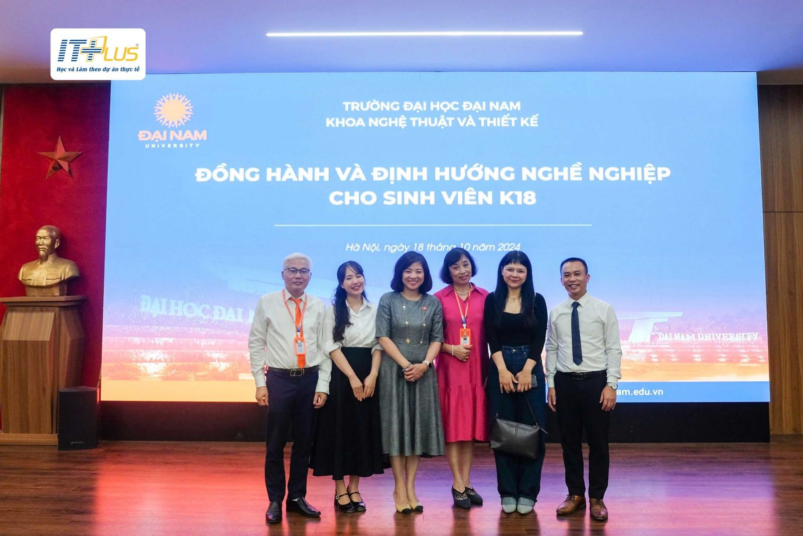 ITPlus tặng hoa ch&uacute;c mừng lễ ch&agrave;o t&acirc;n sinh vi&ecirc;n trường Đại học Đại Nam