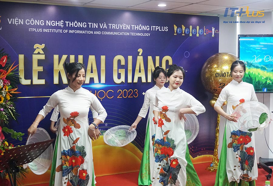 le khai giang 2023