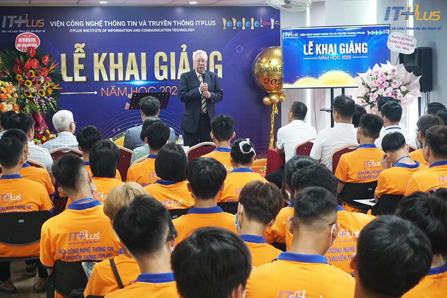 le khai giang 2023