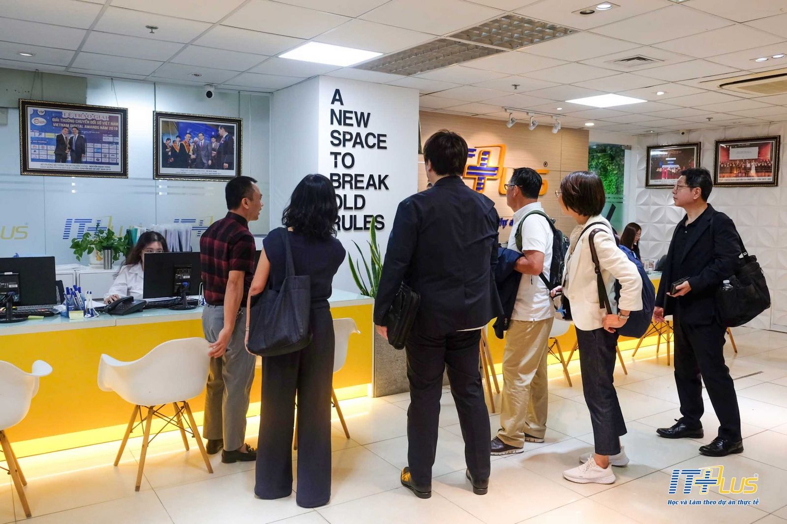 &Ocirc;ng Ho&agrave;ng Văn Thắng giới thiệu về ITPlus