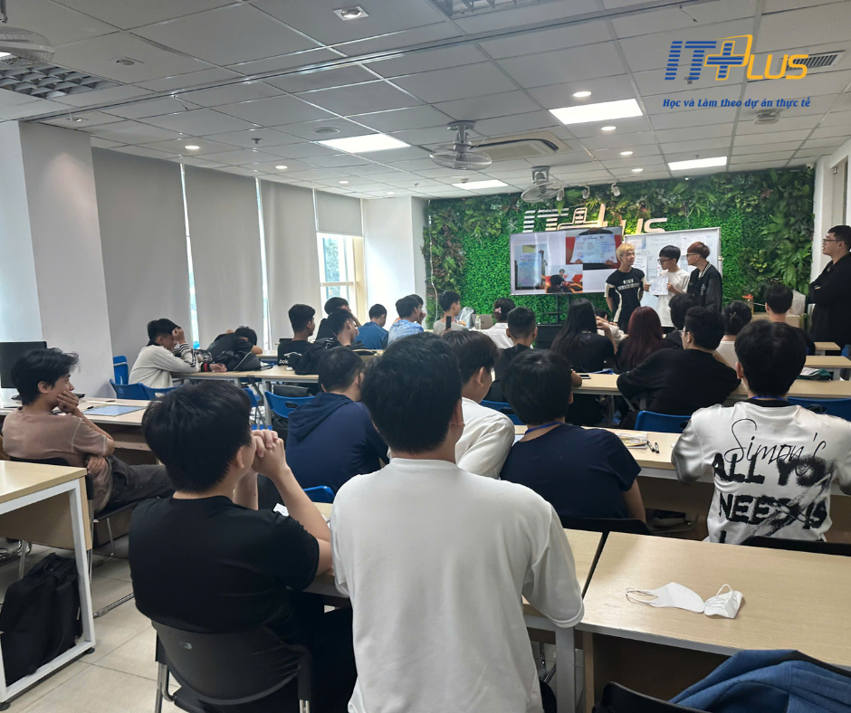 Lớp học tiếng anh cơ bản K14D01A của ITPlus.&nbsp;