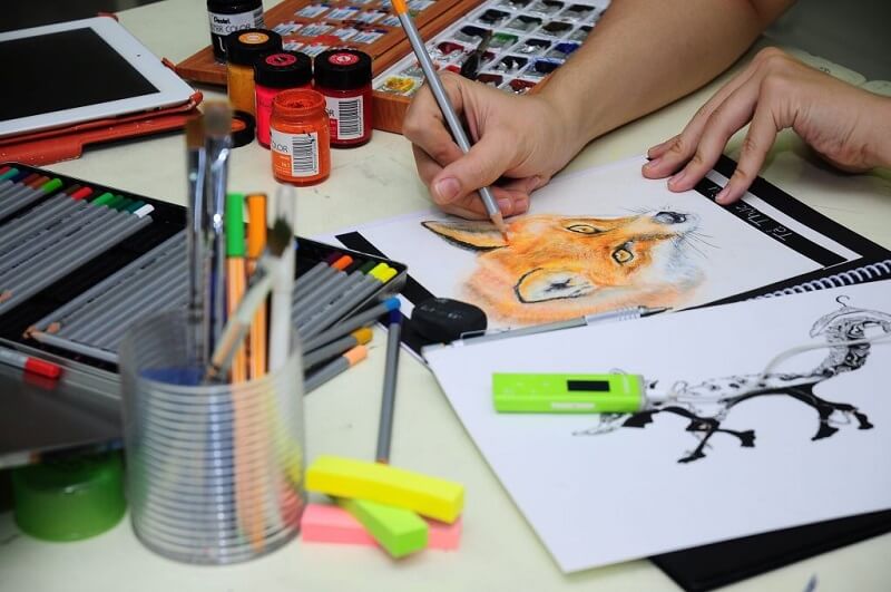 Kh&ocirc;ng cần phải chuy&ecirc;n nghiệp như hoạ sĩ, bạn chỉ cần ph&aacute;c hoạ &yacute; tưởng đơn giản. (Nguồn: Internet)