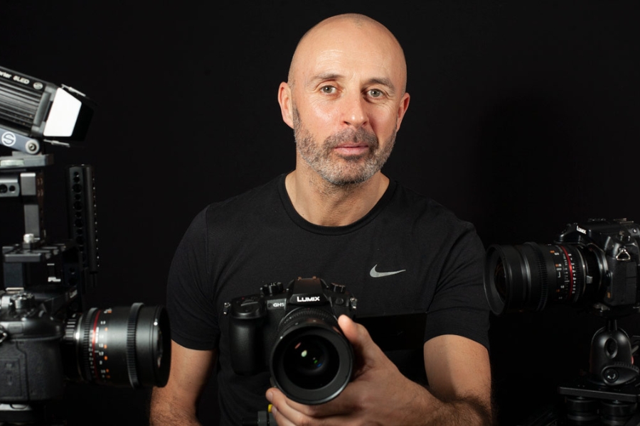 Julian Langham - người c&oacute; 15 năm kinh nghiệm trong lĩnh vực sản xuất Video