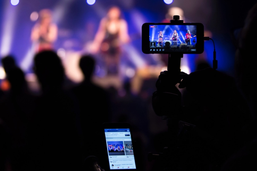 Livestream - Xu hướng trong thời đại mới khi m&agrave; con người ng&agrave;y sống c&agrave;ng vội