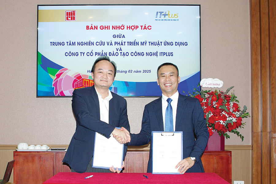 Anh Ho&agrave;ng Văn Thắng c&ugrave;ng Tiến sĩ Nguyễn Ho&agrave;ng Hưng k&iacute; kết bi&ecirc;n bản