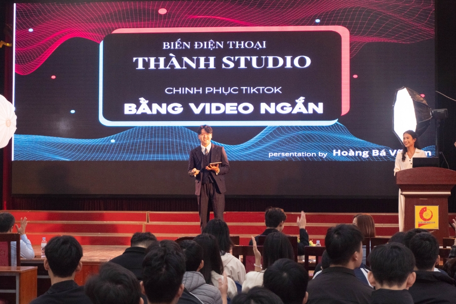 Anh Ho&agrave;ng B&aacute; Vũ T&acirc;m - Chuy&ecirc;n gia C&ocirc;ng Nghệ Dựng Phim - Chia sẻ c&ugrave;ng c&aacute;c bạn sinh vi&ecirc;n