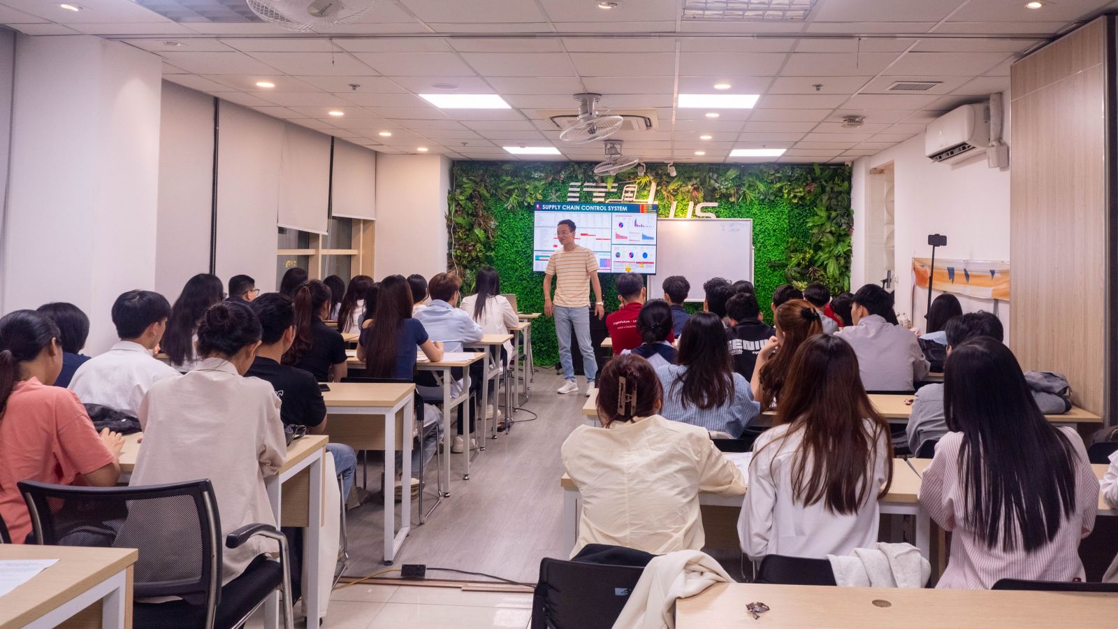 H&igrave;nh ảnh lớp học Quản L&yacute; Chuỗi Cung Ứng tại ITPlus